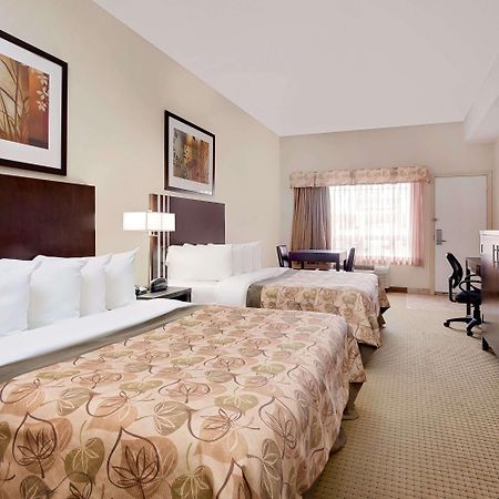 Ramada By Wyndham Lac La Biche Eksteriør bilde