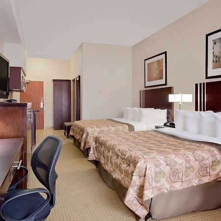 Ramada By Wyndham Lac La Biche Eksteriør bilde