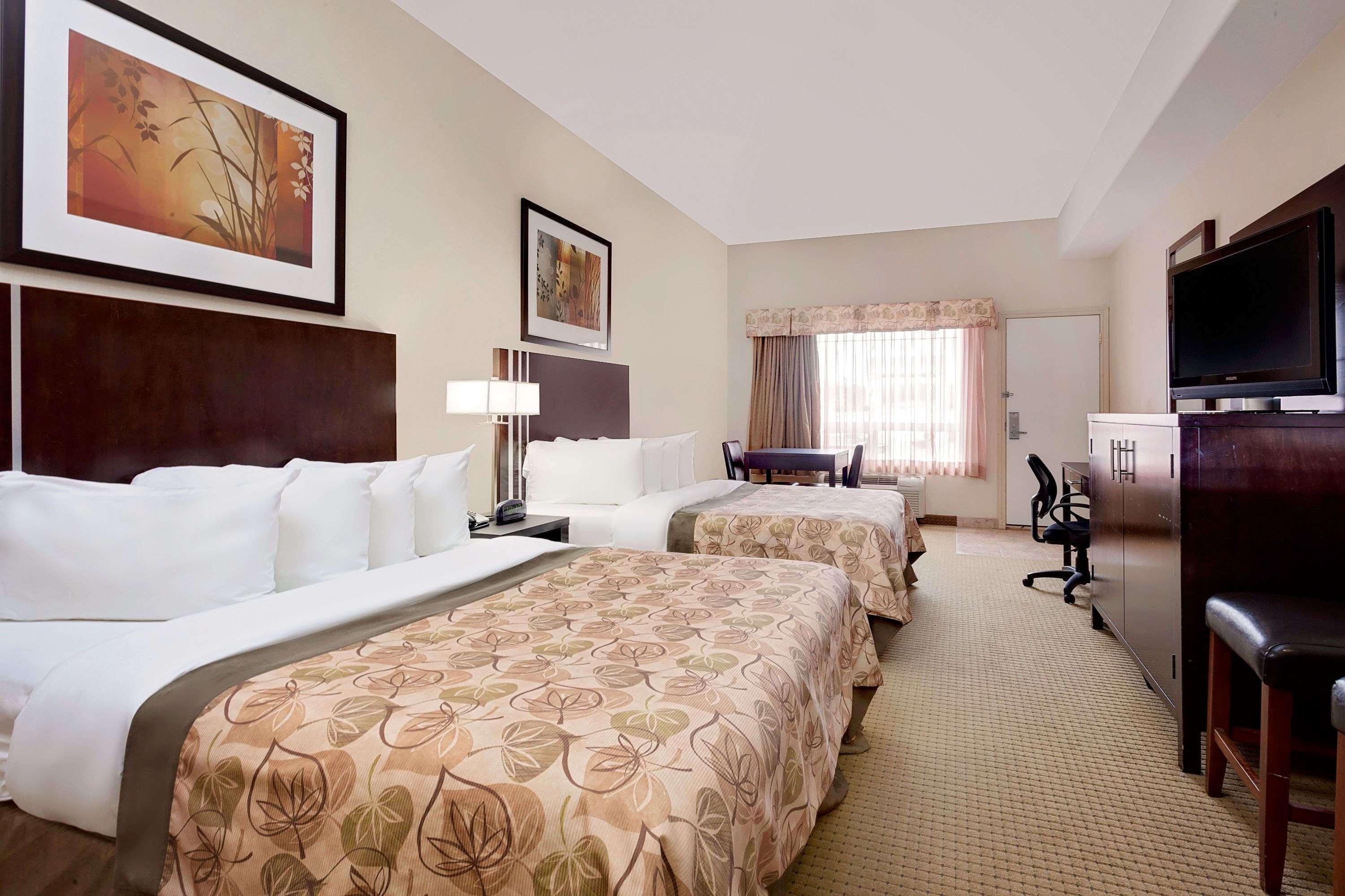 Ramada By Wyndham Lac La Biche Eksteriør bilde