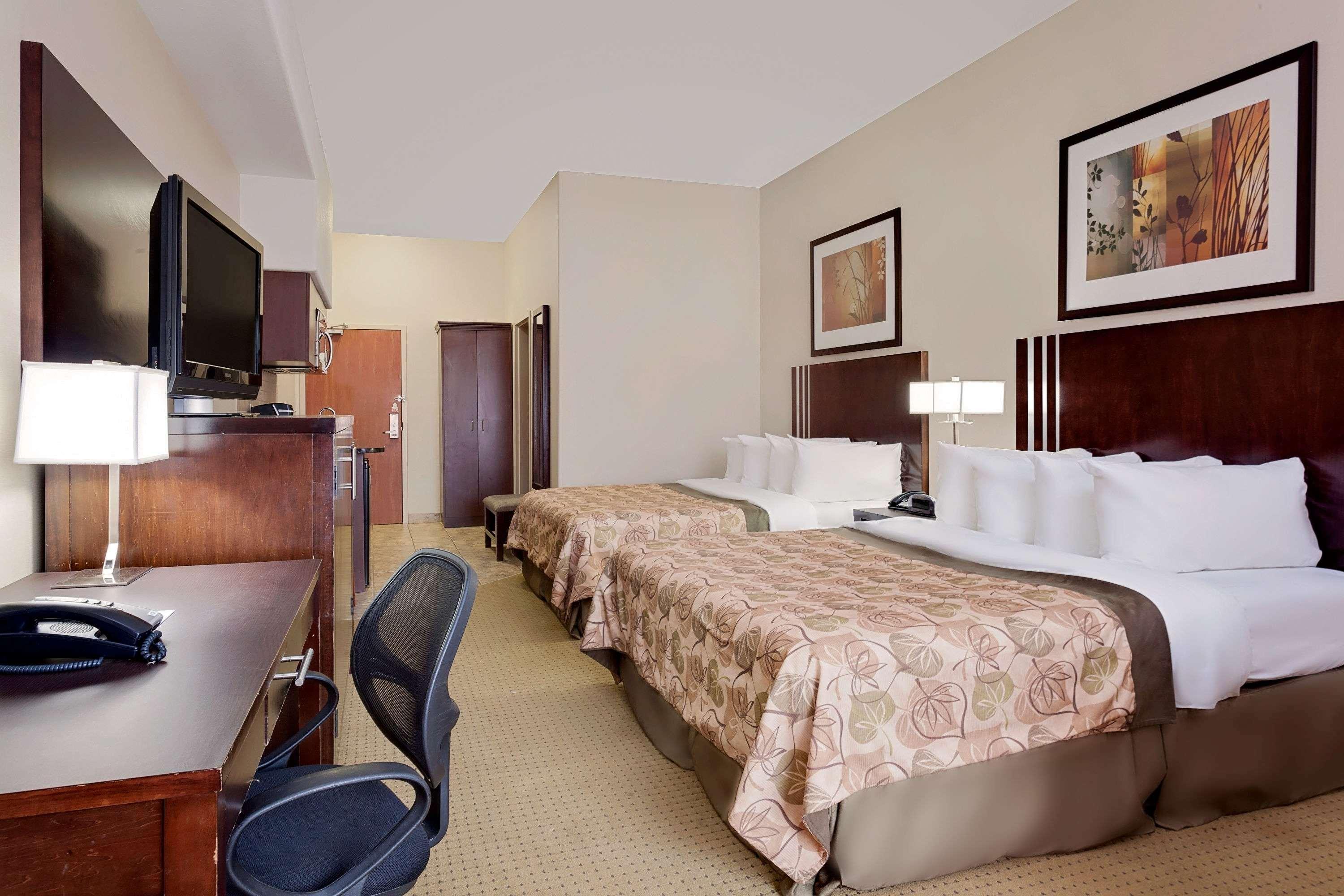 Ramada By Wyndham Lac La Biche Eksteriør bilde