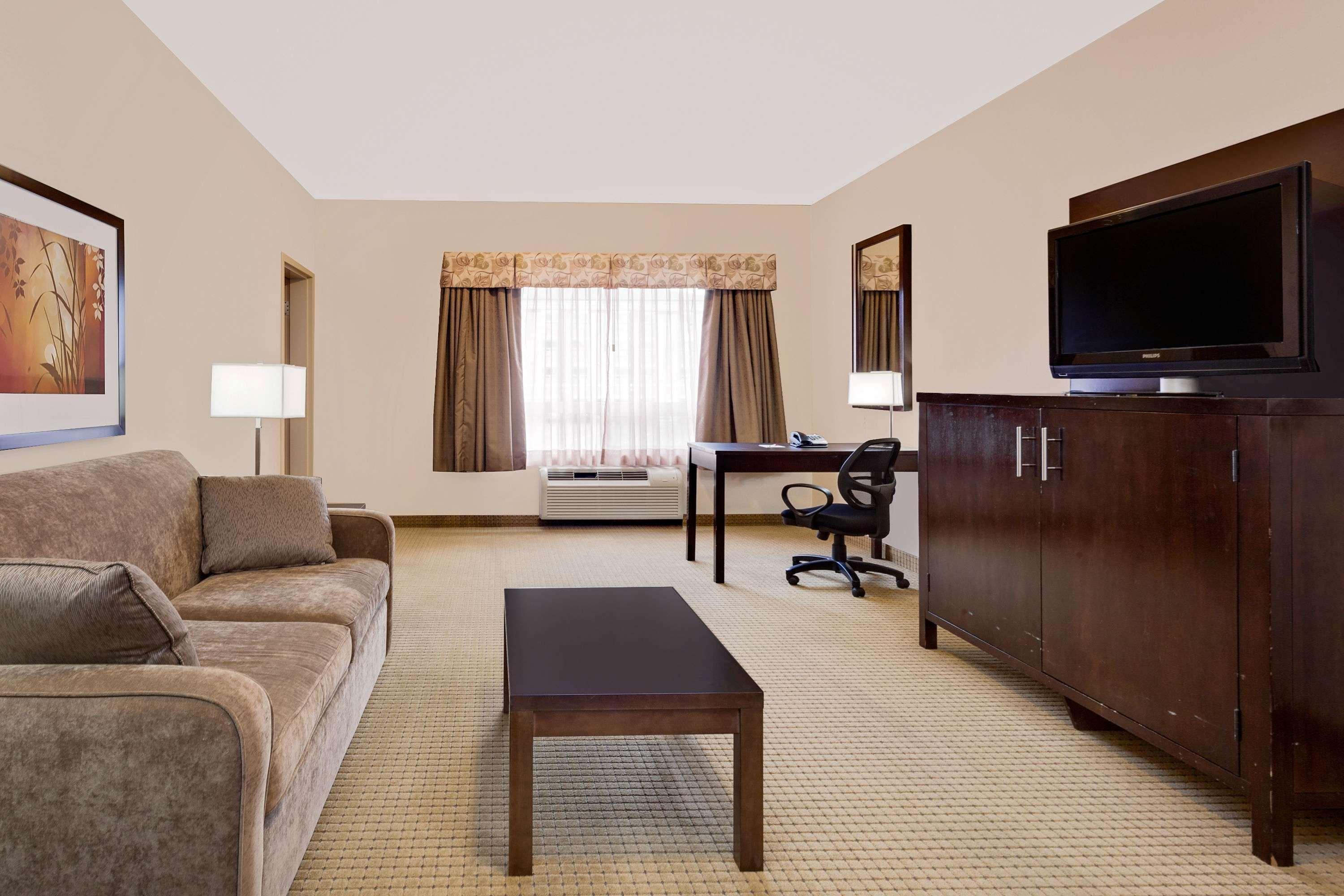 Ramada By Wyndham Lac La Biche Eksteriør bilde