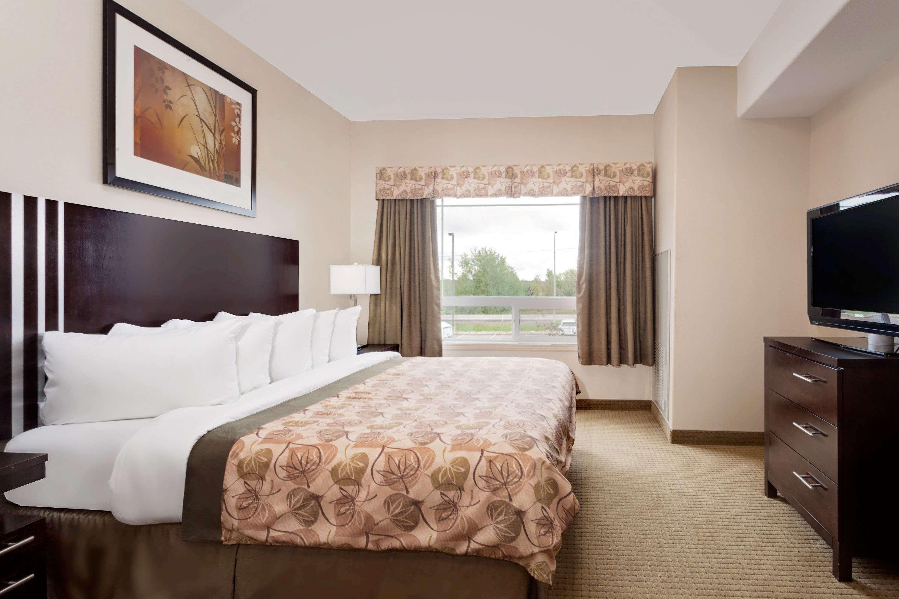 Ramada By Wyndham Lac La Biche Eksteriør bilde