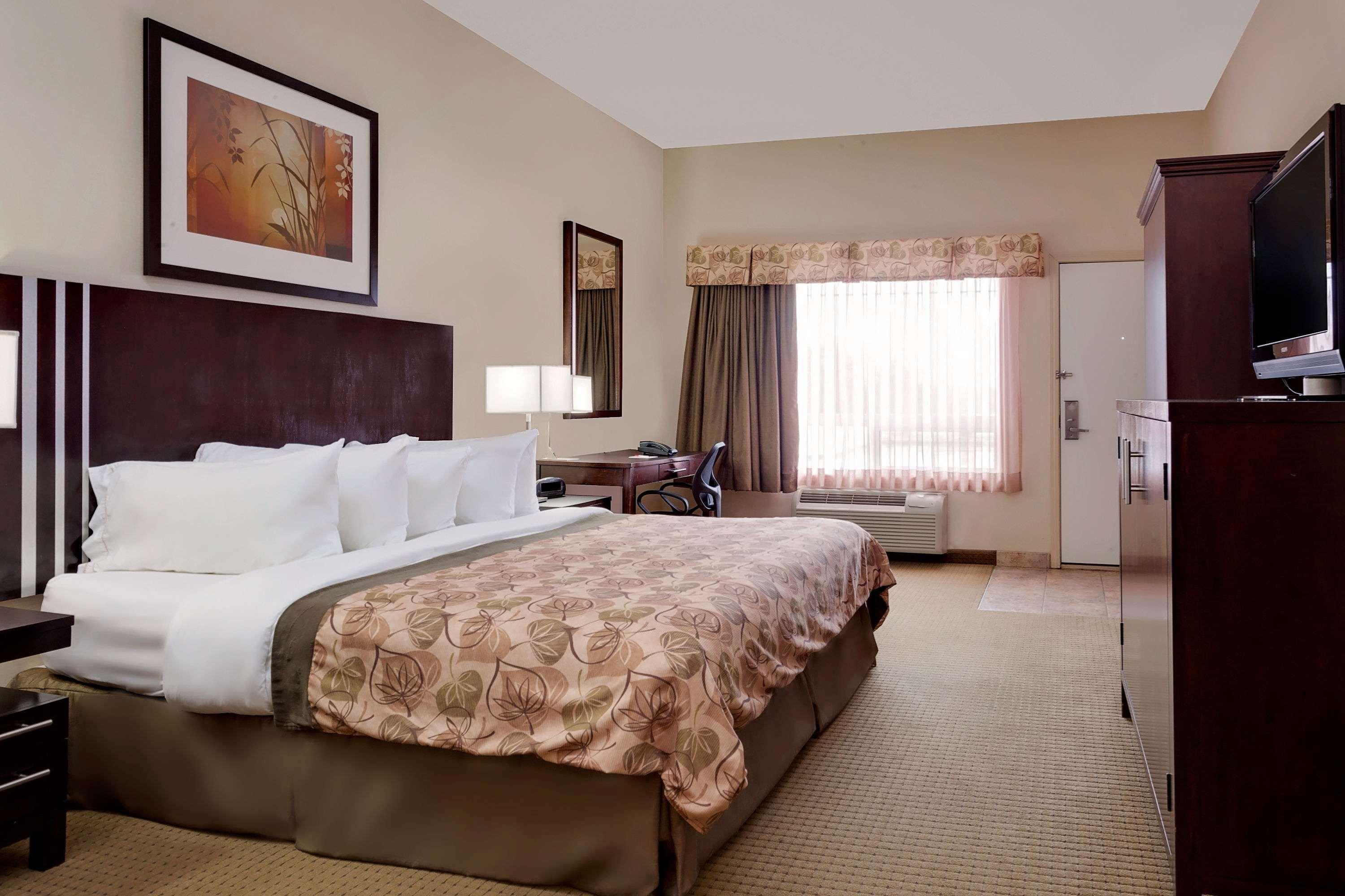 Ramada By Wyndham Lac La Biche Eksteriør bilde
