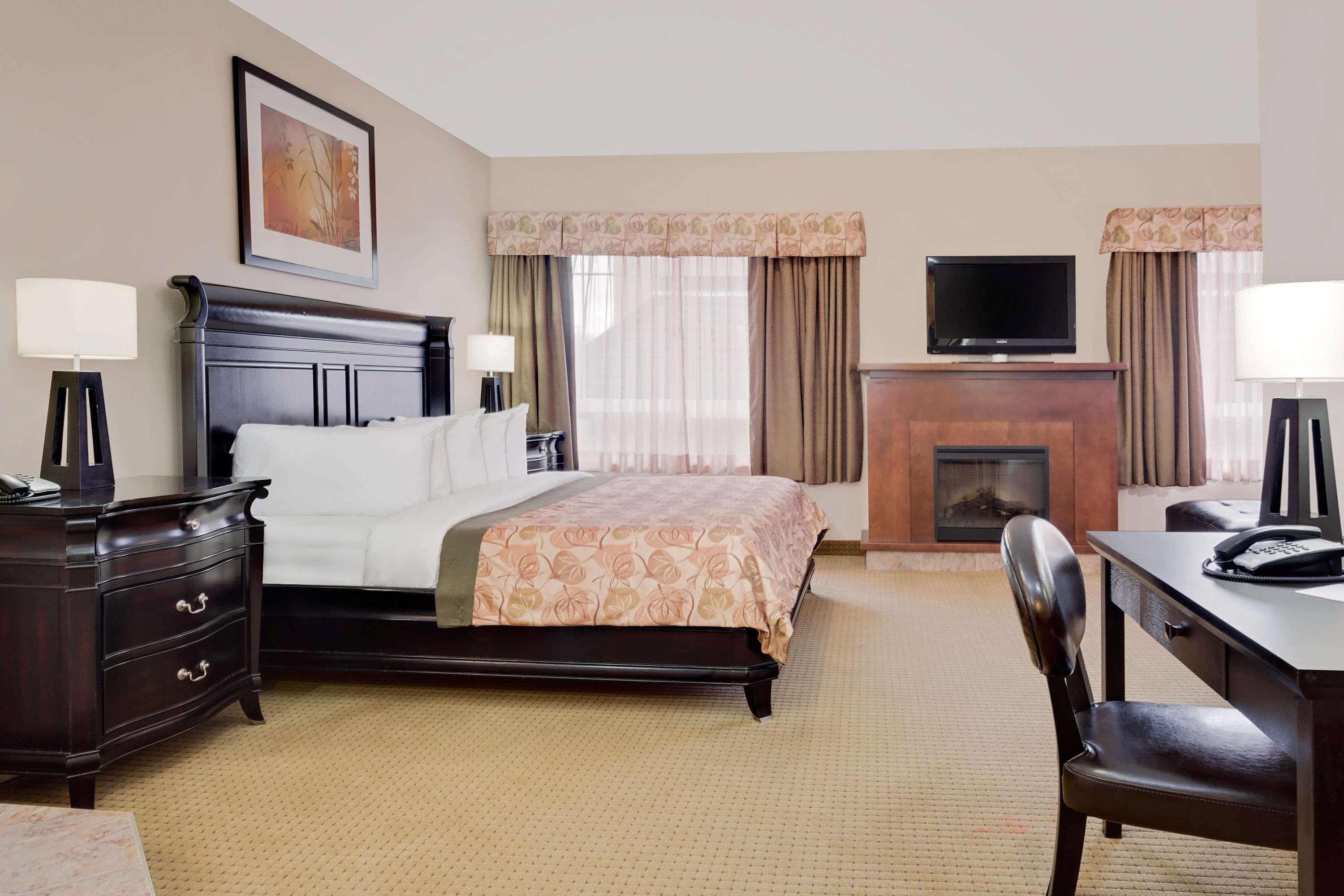 Ramada By Wyndham Lac La Biche Eksteriør bilde