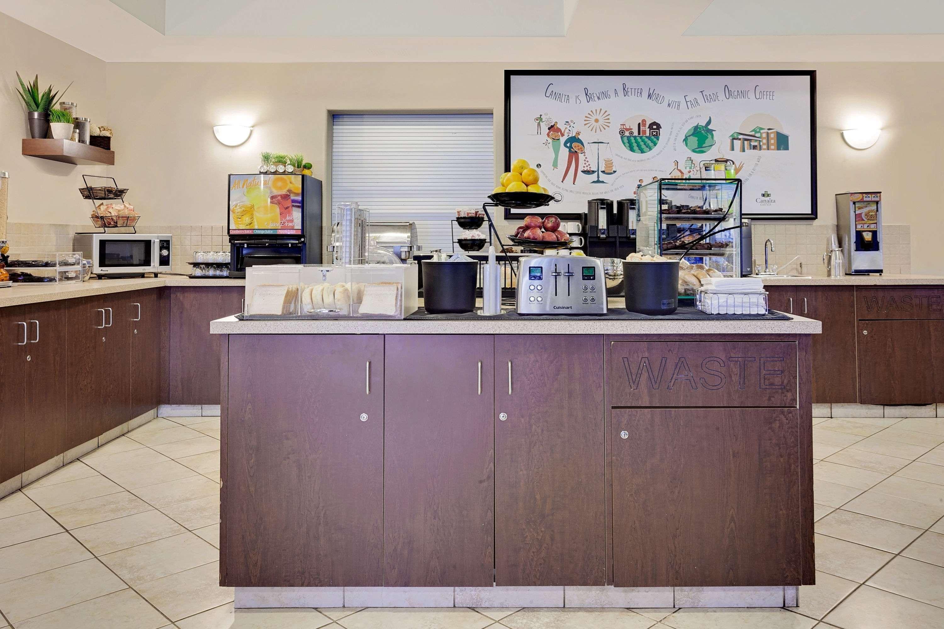 Ramada By Wyndham Lac La Biche Eksteriør bilde