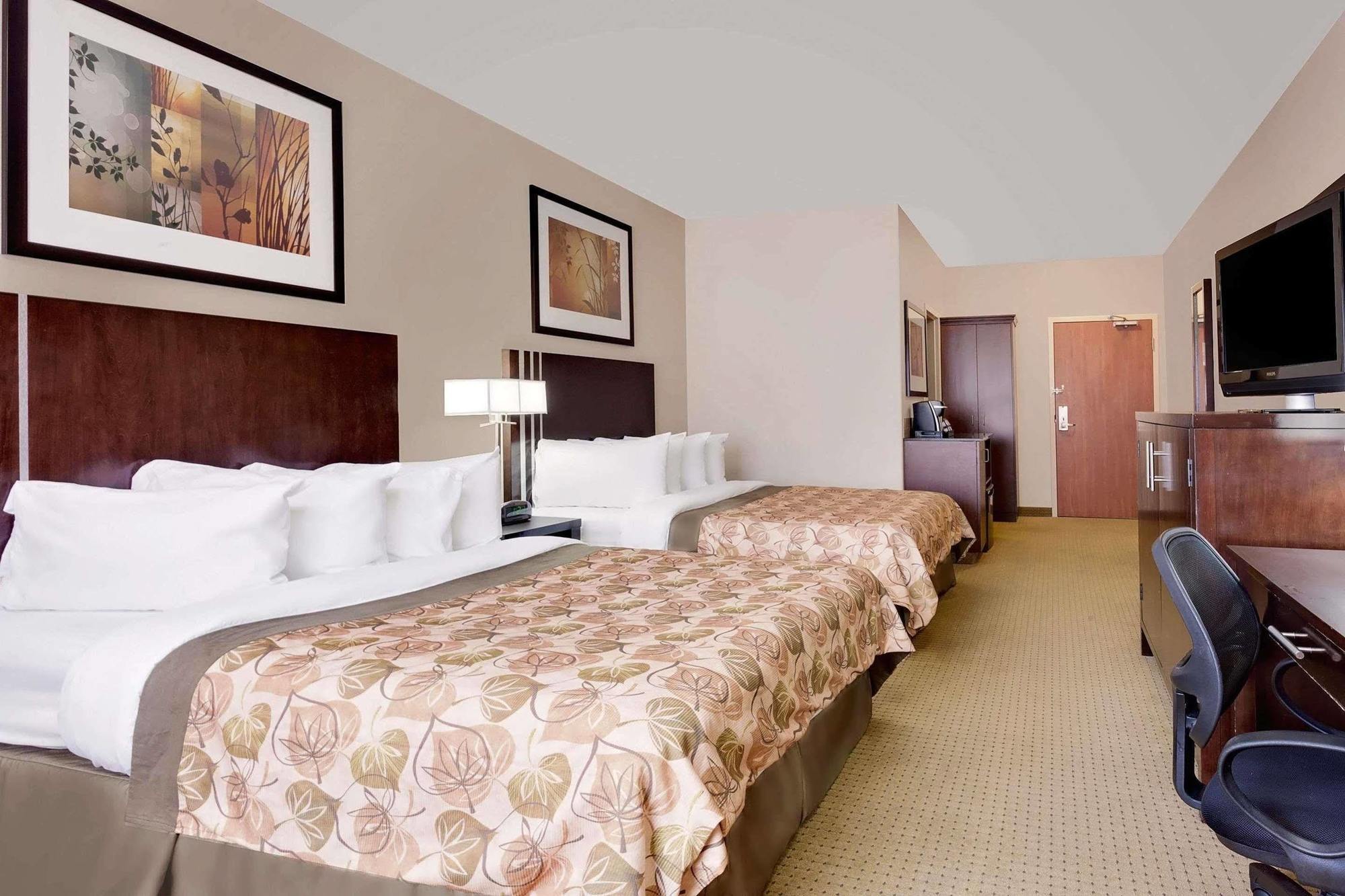 Ramada By Wyndham Lac La Biche Eksteriør bilde