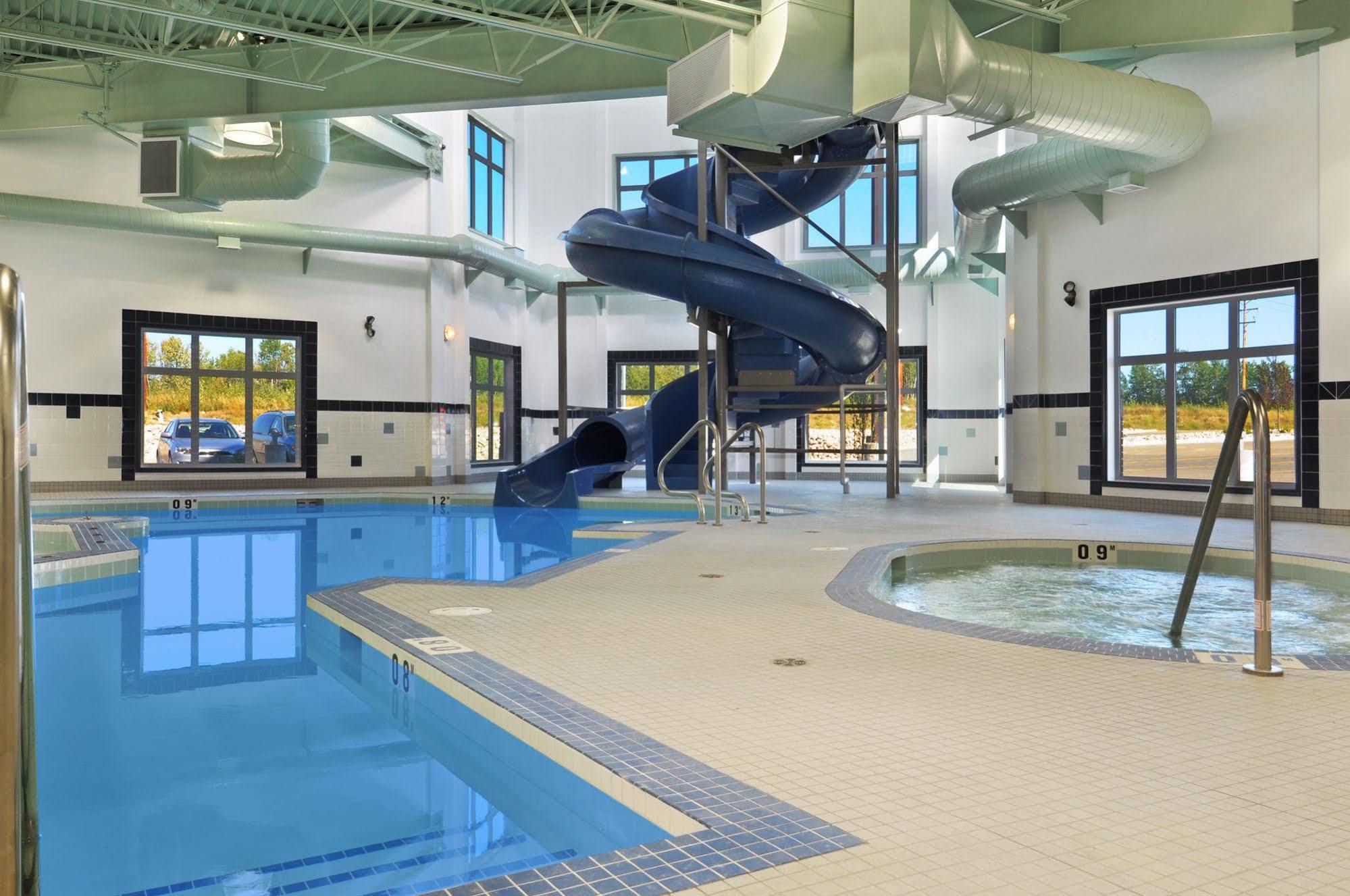 Ramada By Wyndham Lac La Biche Eksteriør bilde