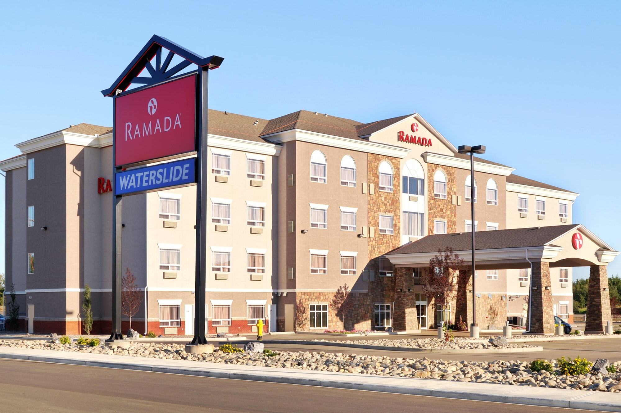 Ramada By Wyndham Lac La Biche Eksteriør bilde