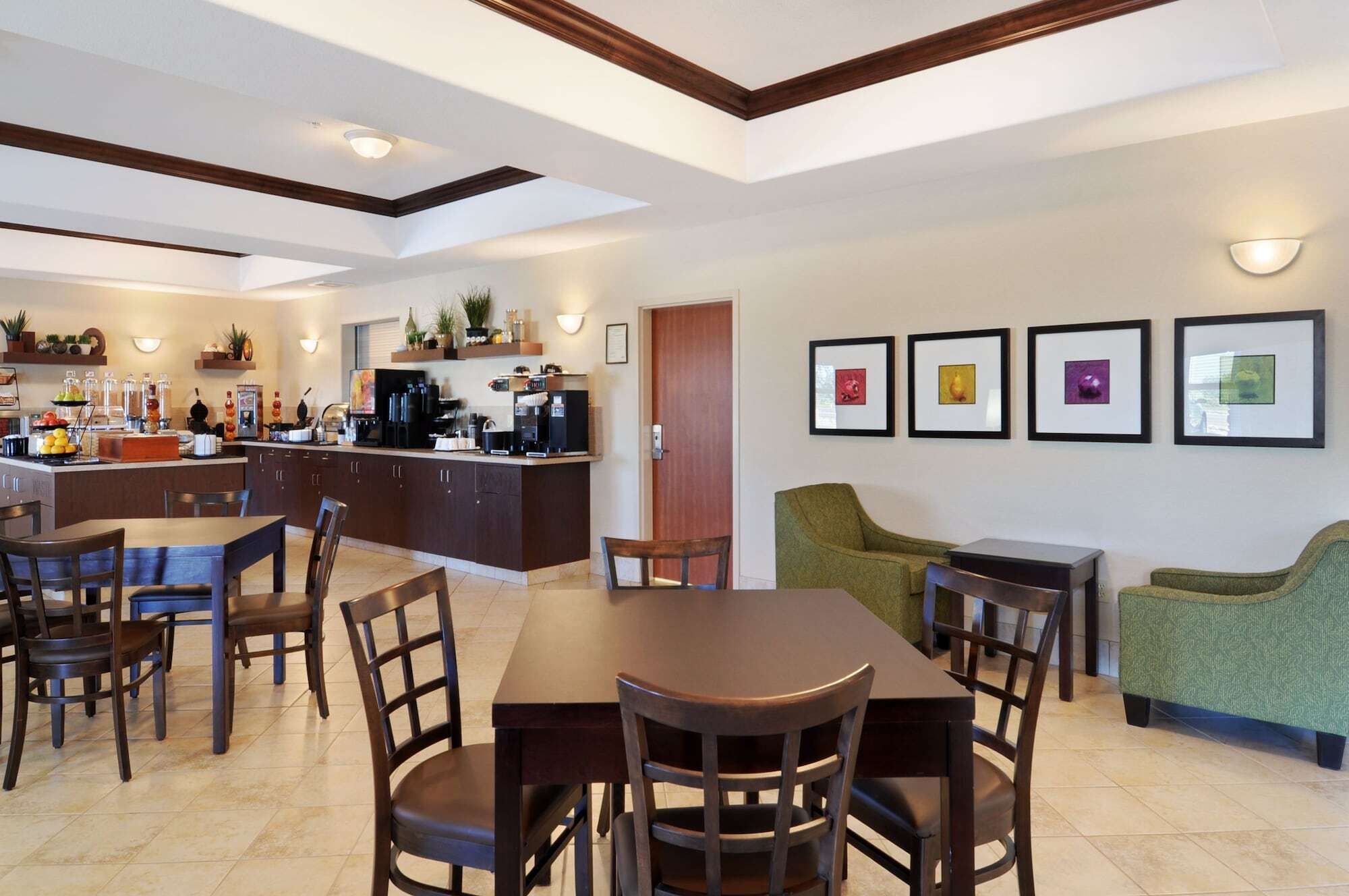 Ramada By Wyndham Lac La Biche Eksteriør bilde
