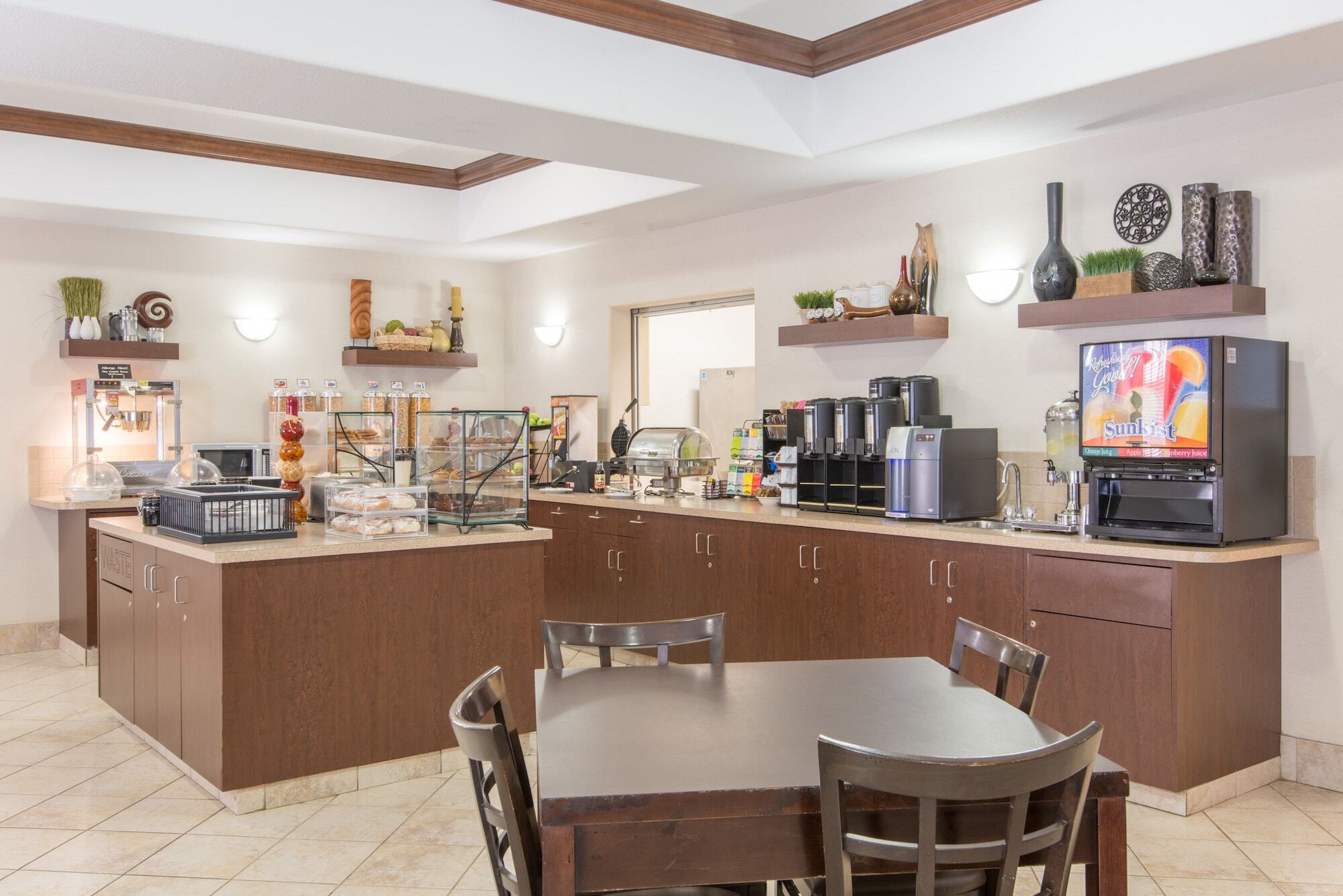 Ramada By Wyndham Lac La Biche Eksteriør bilde