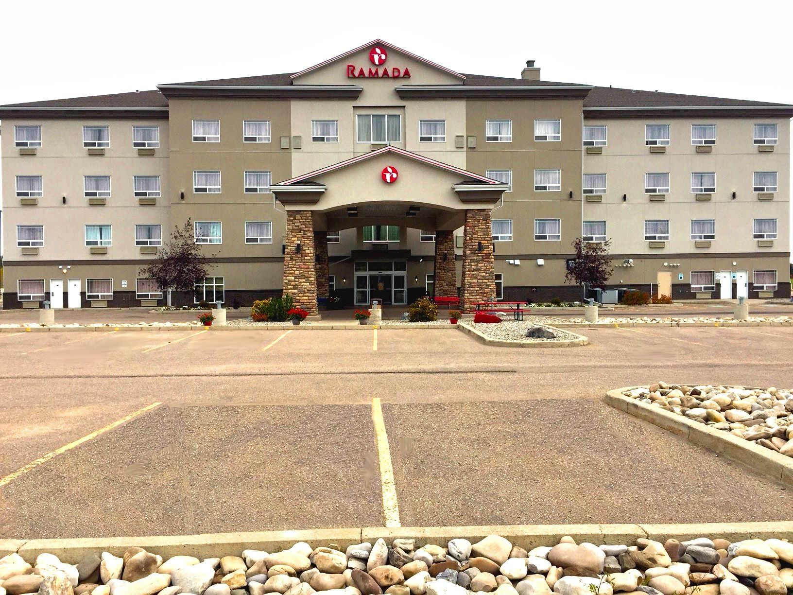 Ramada By Wyndham Lac La Biche Eksteriør bilde
