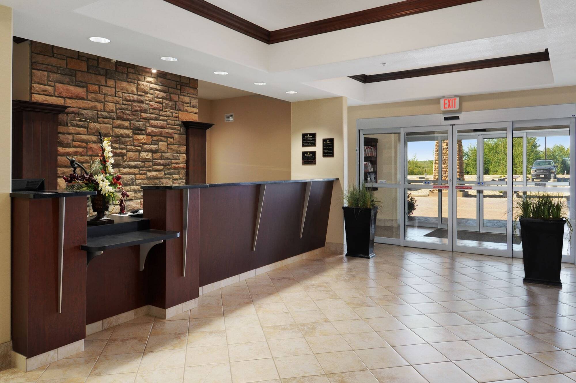 Ramada By Wyndham Lac La Biche Eksteriør bilde